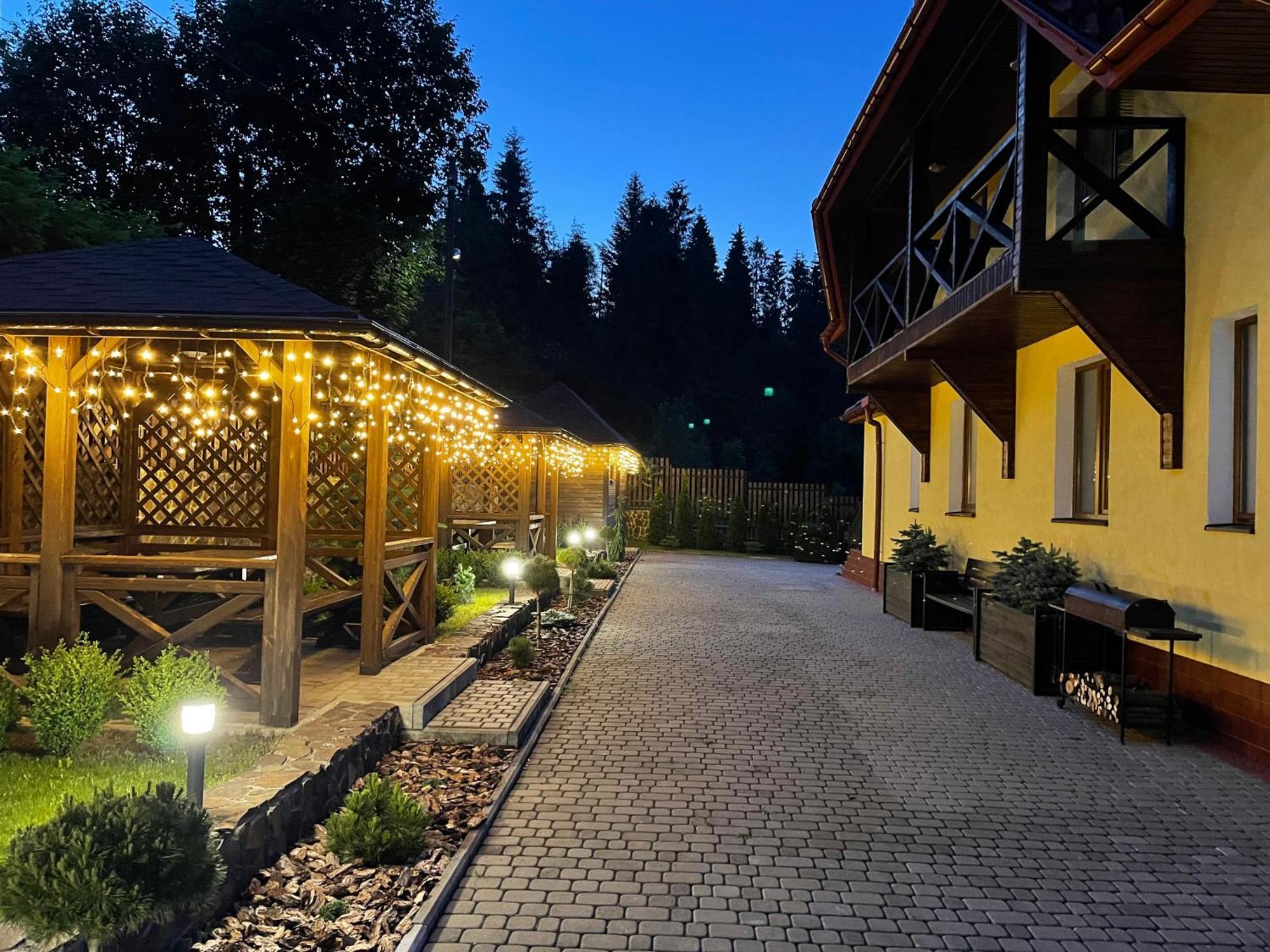 Totem Aparthotel Skhidnytsia Bagian luar foto